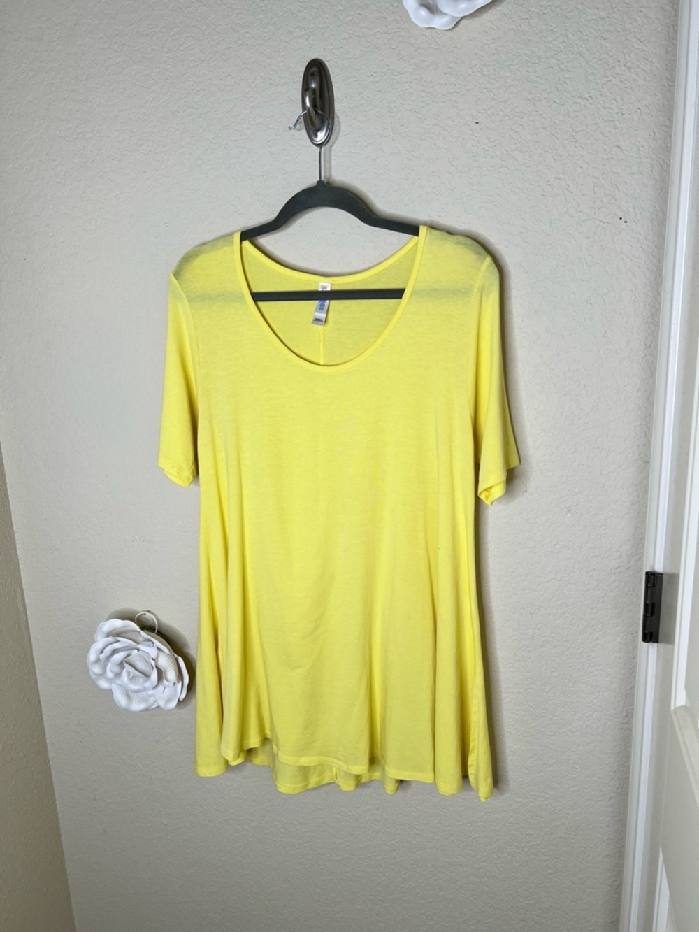NTM LuLaRoe Perfect T Yellow Swing Top Side Slit Half Sleeve Large - Picture 5 of 14